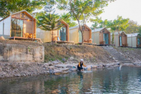 Season camp cha-om